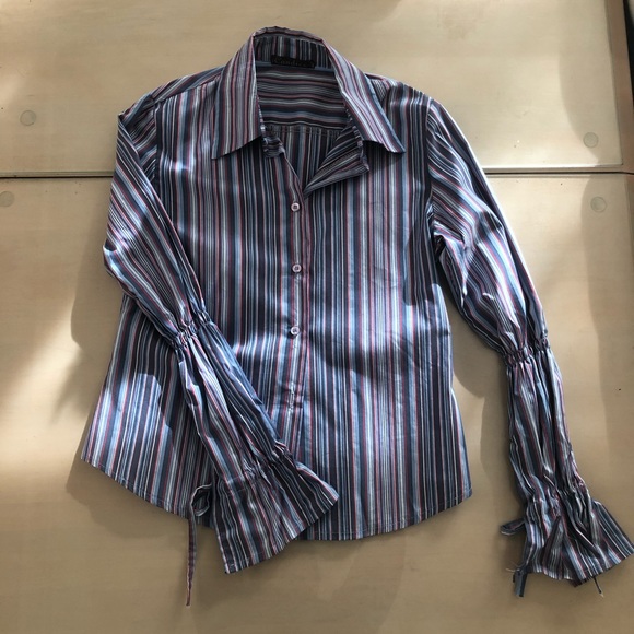 Flared and rouched cuff blouse - Picture 1 of 4